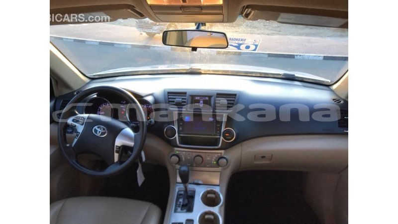 Big with watermark toyota highlander abhasia import dubai 1775