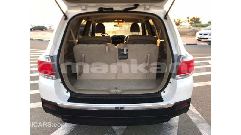 Big with watermark toyota highlander abhasia import dubai 1775
