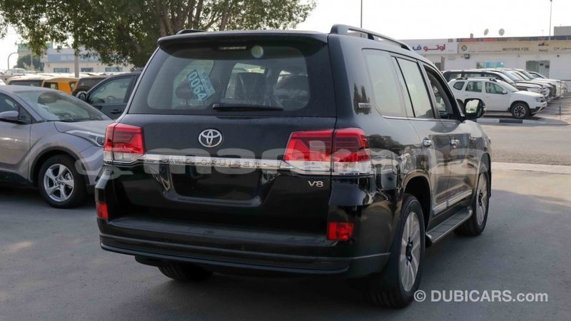 Big with watermark toyota land cruiser abhasia import dubai 1840