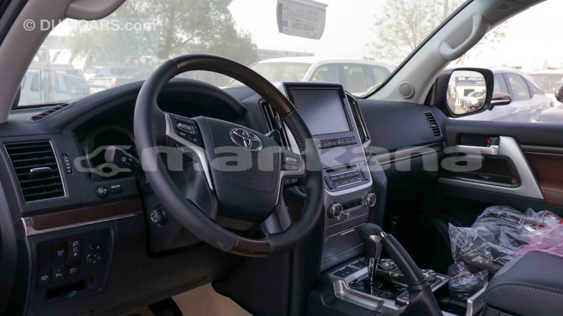 Big with watermark toyota land cruiser abhasia import dubai 1840