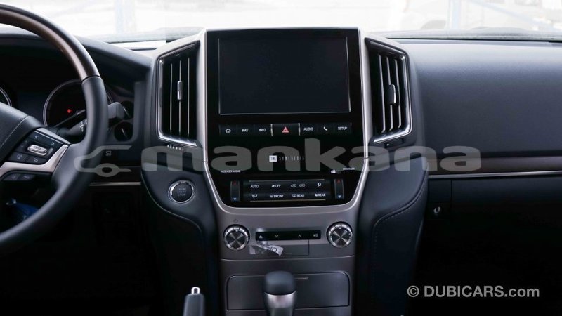 Big with watermark toyota land cruiser abhasia import dubai 1840