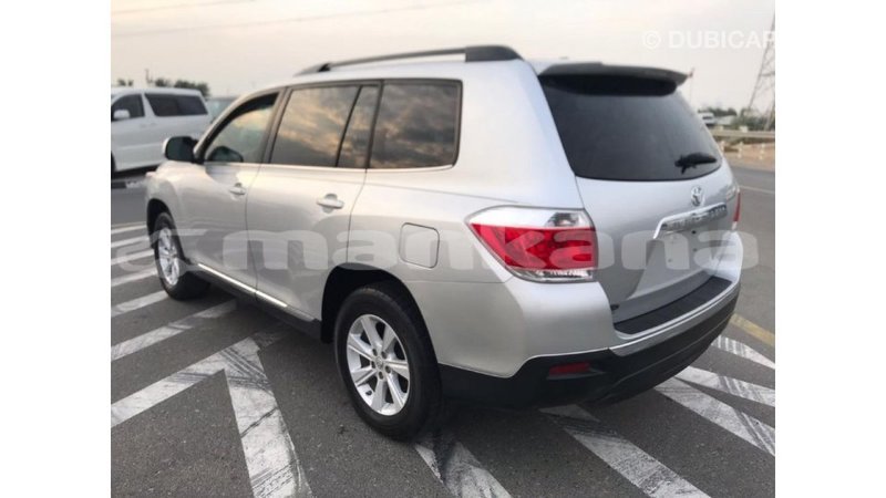 Big with watermark toyota highlander abhasia import dubai 1864