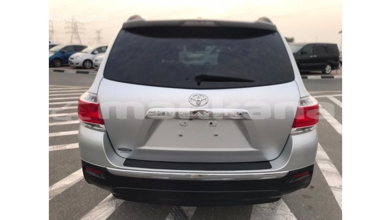 Big with watermark toyota highlander abhasia import dubai 1864
