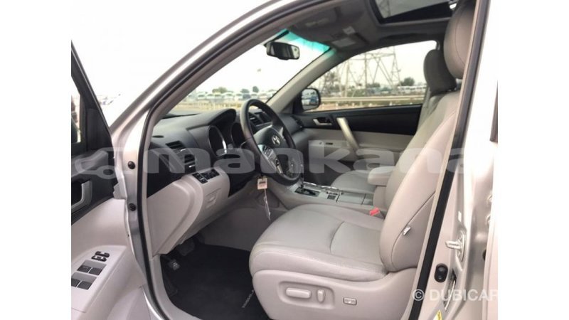 Big with watermark toyota highlander abhasia import dubai 1864