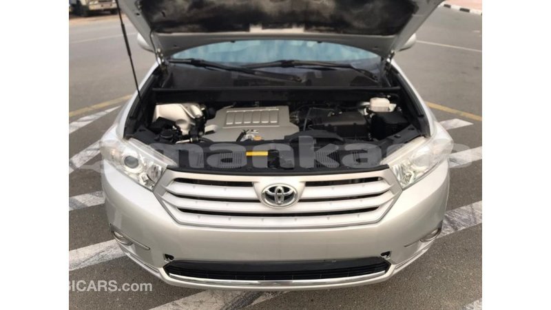 Big with watermark toyota highlander abhasia import dubai 1864