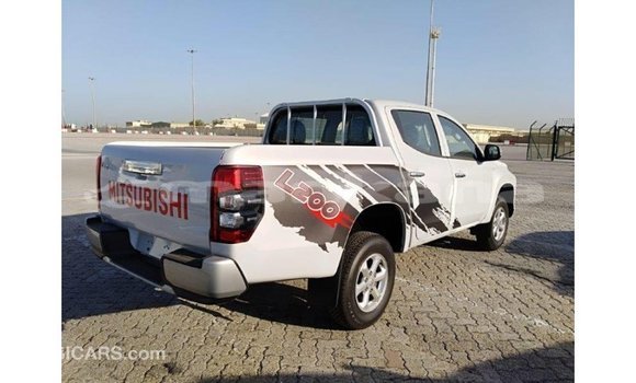 Buy Import Mitsubishi L200 White Car in Import - Dubai in Abhasia Buy Import Mitsubishi L200 White Car in Import - Dubai in Abhasia