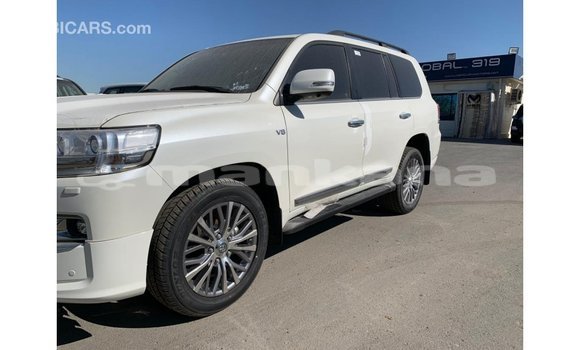 Buy Import Toyota Land Cruiser White Car in Import - Dubai in Abhasia Buy Import Toyota Land Cruiser White Car in Import - Dubai in Abhasia