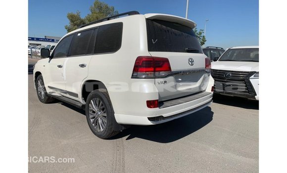 Buy Import Toyota Land Cruiser White Car in Import - Dubai in Abhasia Buy Import Toyota Land Cruiser White Car in Import - Dubai in Abhasia