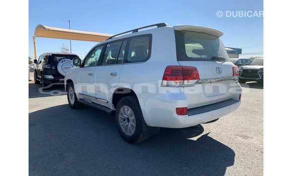 Buy Import Toyota Land Cruiser White Car in Import - Dubai in Abhasia Buy Import Toyota Land Cruiser White Car in Import - Dubai in Abhasia