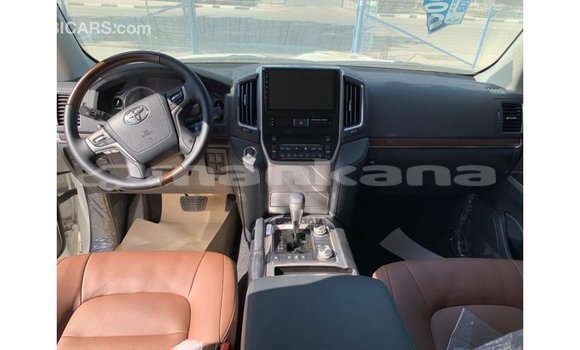 Buy Import Toyota Land Cruiser White Car in Import - Dubai in Abhasia Buy Import Toyota Land Cruiser White Car in Import - Dubai in Abhasia