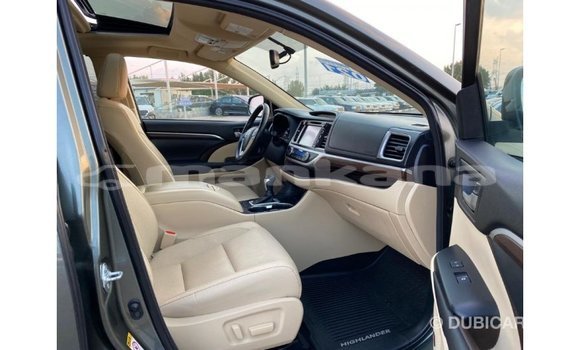 Buy Import Toyota Highlander Green Car in Import - Dubai in Abhasia Buy Import Toyota Highlander Green Car in Import - Dubai in Abhasia