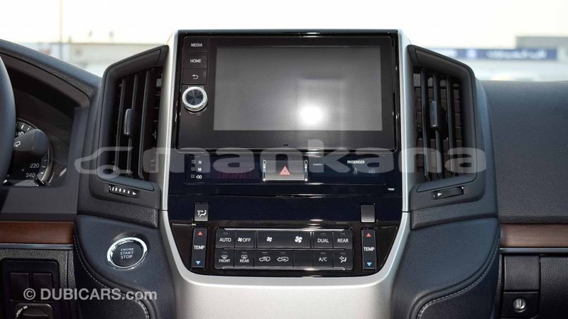 Big with watermark toyota land cruiser abhasia import dubai 1952