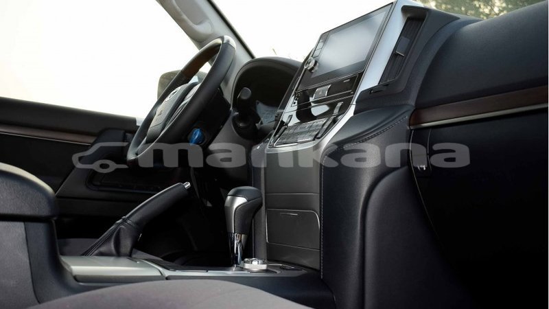 Big with watermark toyota land cruiser abhasia import dubai 1952