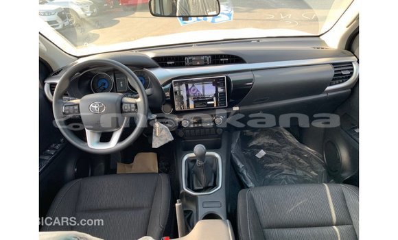 Buy Import Toyota Hilux White Car in Import - Dubai in Abhasia Buy Import Toyota Hilux White Car in Import - Dubai in Abhasia