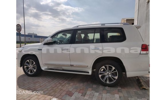 Buy Import Toyota Land Cruiser White Car in Import - Dubai in Abhasia Buy Import Toyota Land Cruiser White Car in Import - Dubai in Abhasia