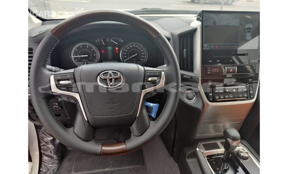 Buy Import Toyota Land Cruiser White Car in Import - Dubai in Abhasia Buy Import Toyota Land Cruiser White Car in Import - Dubai in Abhasia