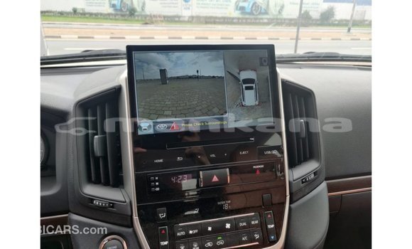 Buy Import Toyota Land Cruiser White Car in Import - Dubai in Abhasia Buy Import Toyota Land Cruiser White Car in Import - Dubai in Abhasia