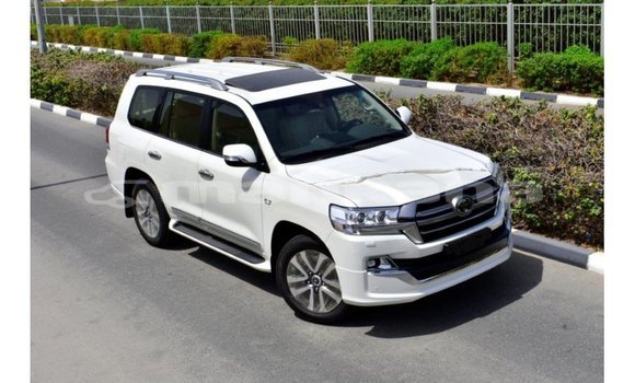 Buy Import Toyota Land Cruiser White Car in Import - Dubai in Abhasia Buy Import Toyota Land Cruiser White Car in Import - Dubai in Abhasia