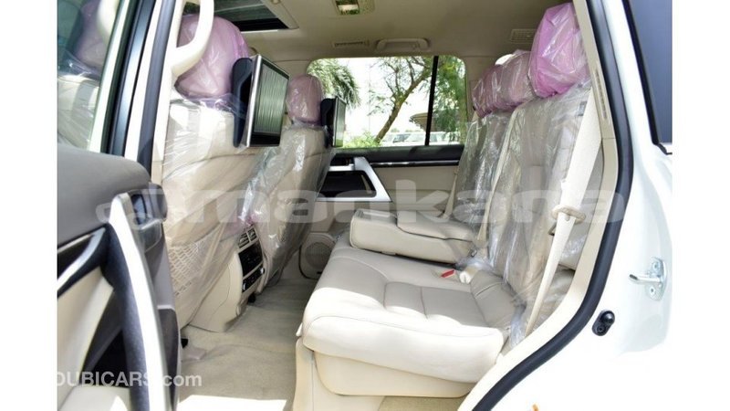 Big with watermark toyota land cruiser abhasia import dubai 1977