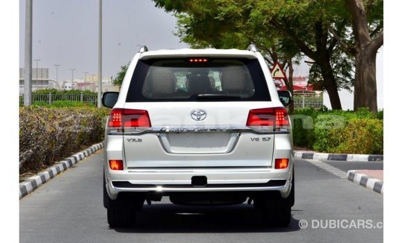 Buy Import Toyota Land Cruiser White Car in Import - Dubai in Abhasia Buy Import Toyota Land Cruiser White Car in Import - Dubai in Abhasia