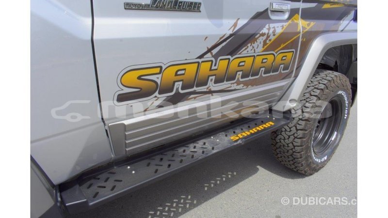 Big with watermark toyota land cruiser abhasia import dubai 1984