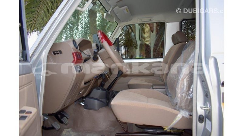 Big with watermark toyota land cruiser abhasia import dubai 1984