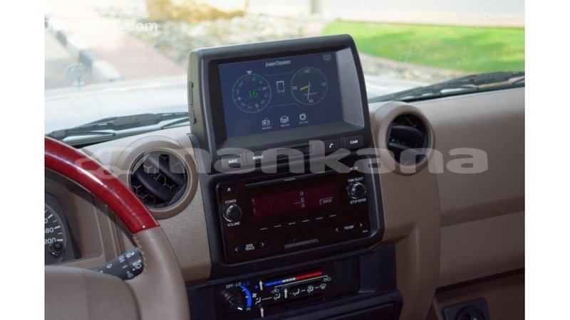 Big with watermark toyota land cruiser abhasia import dubai 1984