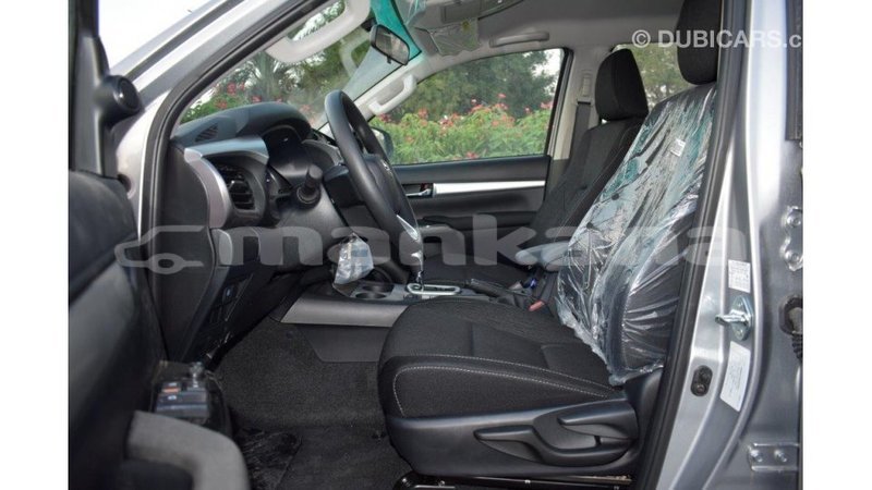 Big with watermark toyota hilux abhasia import dubai 1985