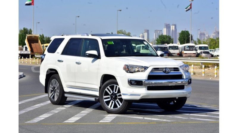 Big with watermark toyota hiace abhasia import dubai 1986