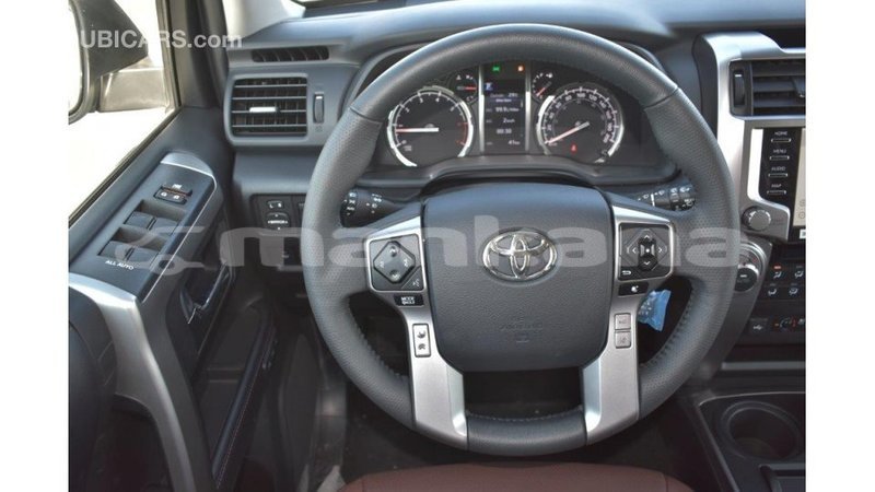 Big with watermark toyota hiace abhasia import dubai 1986