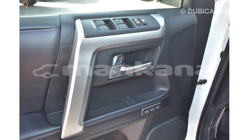 Big with watermark toyota hiace abhasia import dubai 1986