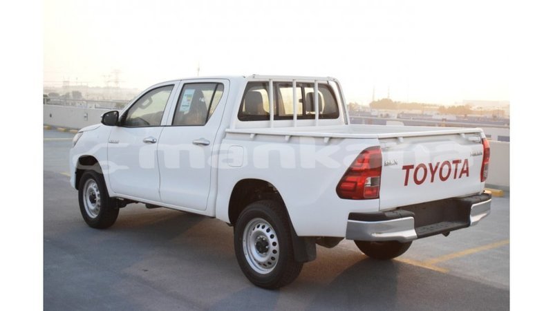 Big with watermark toyota hilux abhasia import dubai 1987
