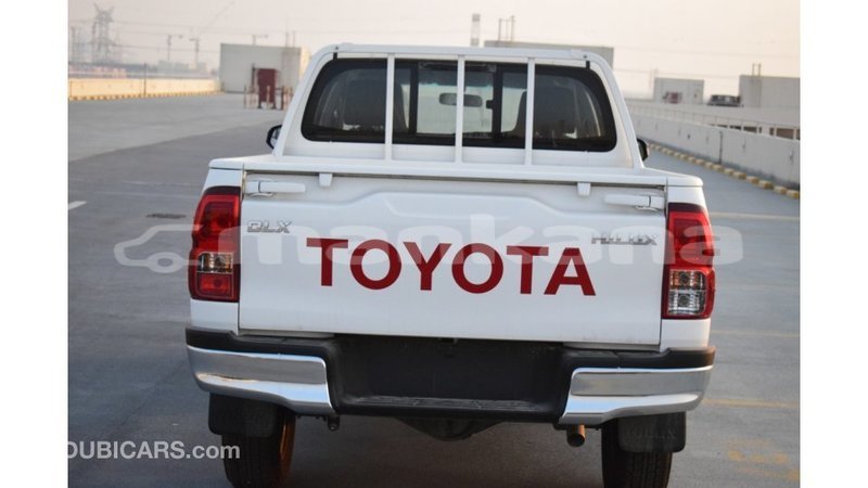 Big with watermark toyota hilux abhasia import dubai 1987