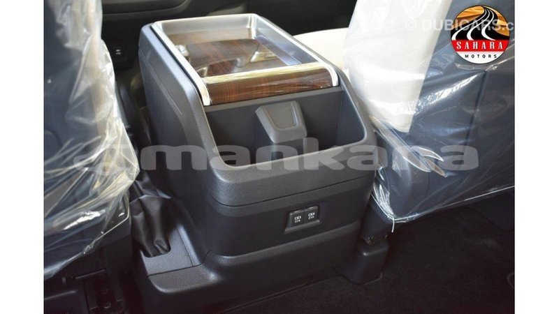 Big with watermark toyota granvia abhasia import dubai 1992