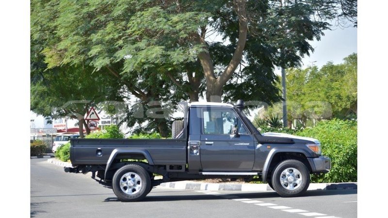 Big with watermark toyota land cruiser abhasia import dubai 1993