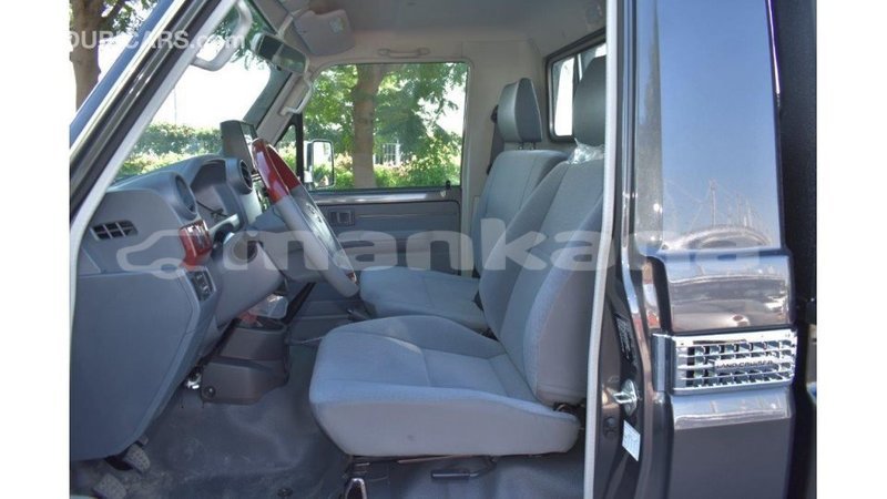 Big with watermark toyota land cruiser abhasia import dubai 1993