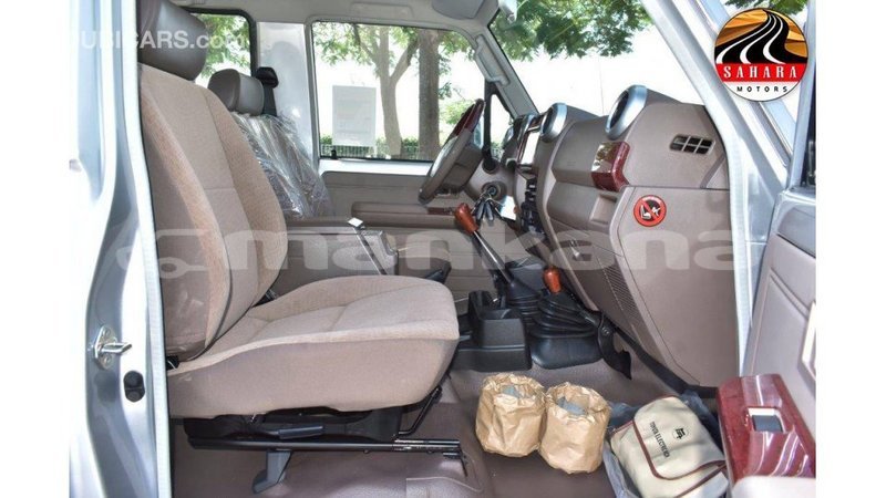 Big with watermark toyota land cruiser abhasia import dubai 1994