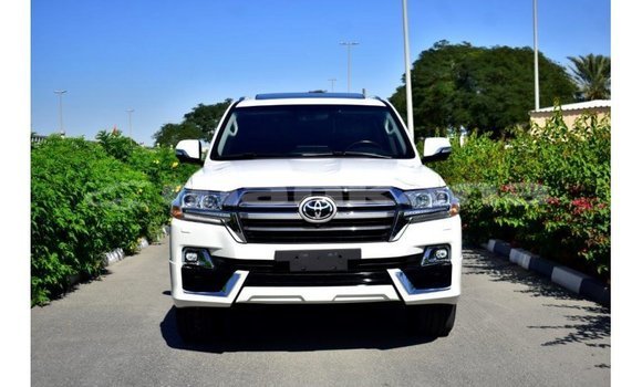Buy Import Toyota Land Cruiser White Car in Import - Dubai in Abhasia Buy Import Toyota Land Cruiser White Car in Import - Dubai in Abhasia
