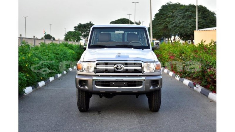 Big with watermark toyota land cruiser abhasia import dubai 2000