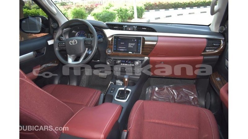 Big with watermark toyota hilux abhasia import dubai 2001