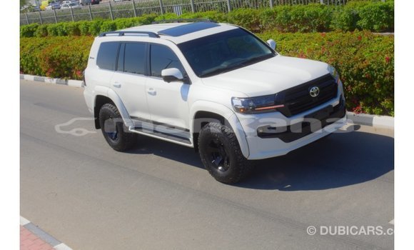 Buy Import Toyota Land Cruiser White Car in Import - Dubai in Abhasia Buy Import Toyota Land Cruiser White Car in Import - Dubai in Abhasia