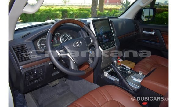 Buy Import Toyota Land Cruiser White Car in Import - Dubai in Abhasia Buy Import Toyota Land Cruiser White Car in Import - Dubai in Abhasia