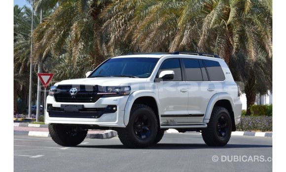Buy Import Toyota Land Cruiser White Car in Import - Dubai in Abhasia Buy Import Toyota Land Cruiser White Car in Import - Dubai in Abhasia