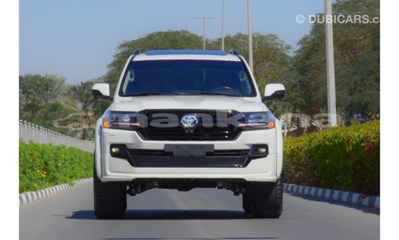 Buy Import Toyota Land Cruiser White Car in Import - Dubai in Abhasia Buy Import Toyota Land Cruiser White Car in Import - Dubai in Abhasia