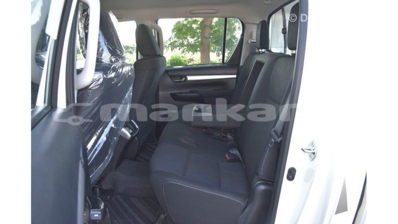 Big with watermark toyota hilux abhasia import dubai 2006