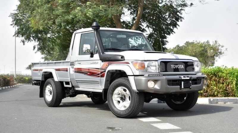 Big with watermark toyota land cruiser abhasia import dubai 2016