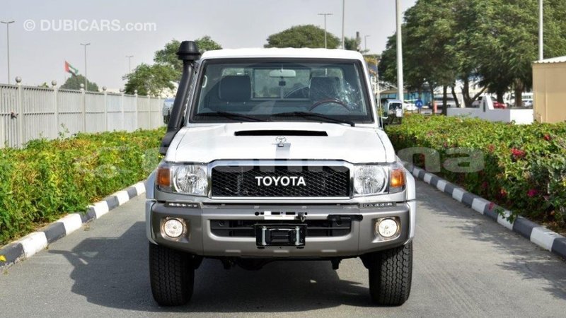 Big with watermark toyota land cruiser abhasia import dubai 2016
