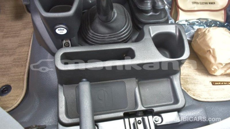 Big with watermark toyota land cruiser abhasia import dubai 2016