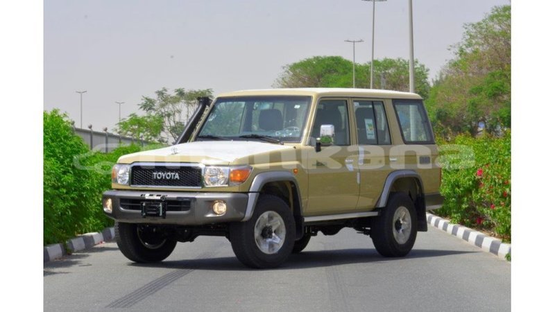 Big with watermark toyota land cruiser abhasia import dubai 2017