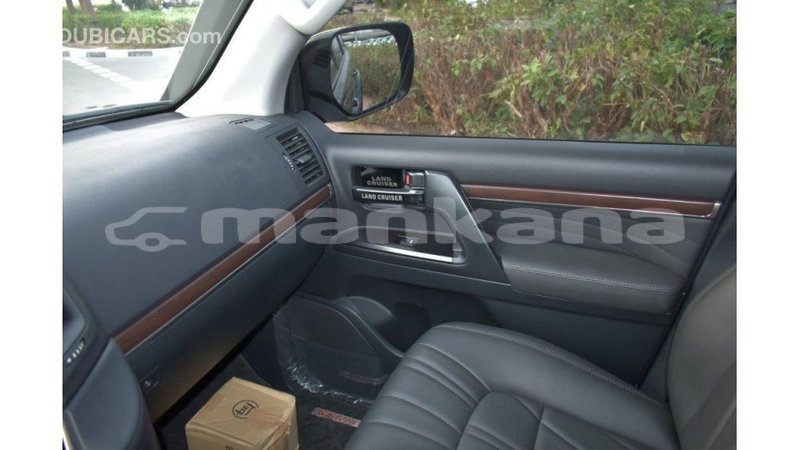 Big with watermark toyota land cruiser abhasia import dubai 2030